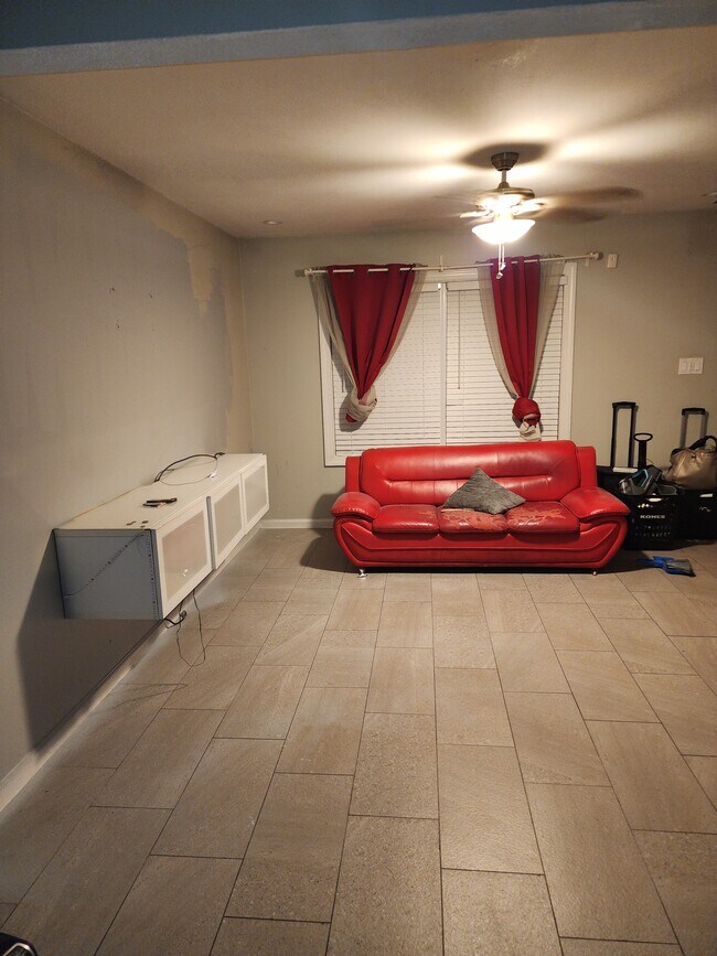 Family/living room - 3218 Dunnbury Ct