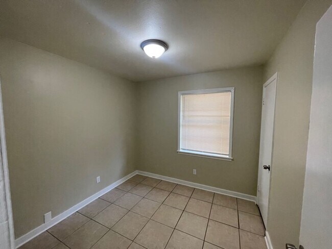 Building Photo - 618 Frayser Dr