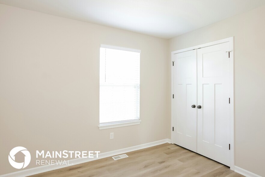 Building Photo - 1404 Silhouette Dr