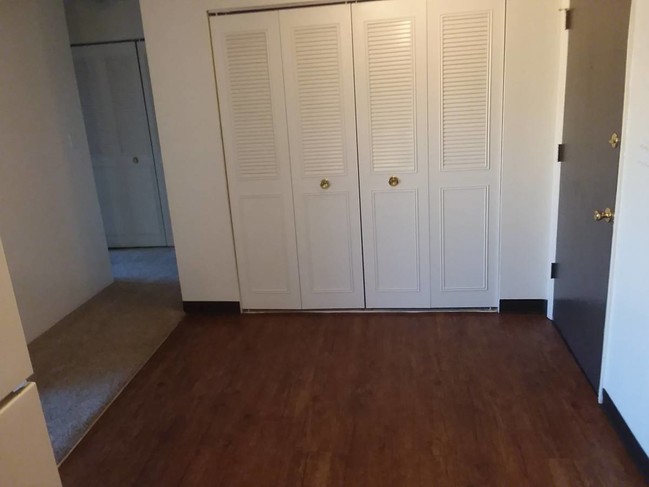 Entry/Dining - Marquette Heights Apartments