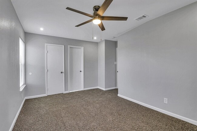 Building Photo - 401 S Cannady Dr