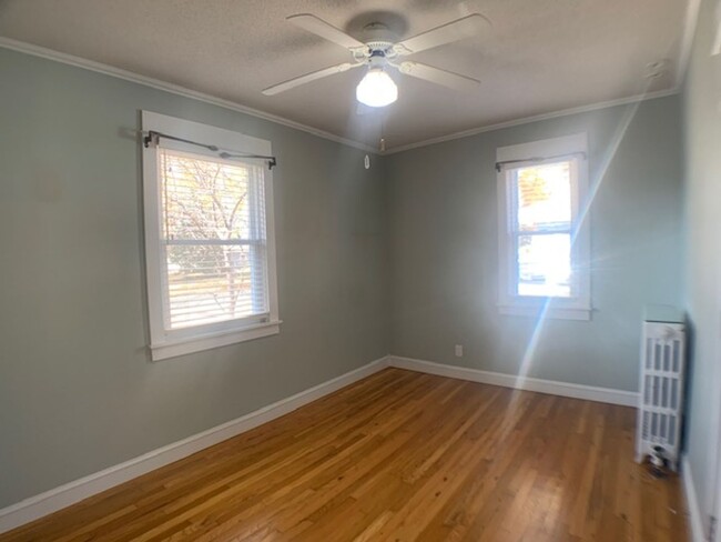 Building Photo - Super cute two-bedroom, two-bath single-fa...