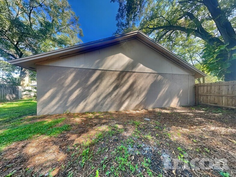 Building Photo - 3206 Shady Glen Cir