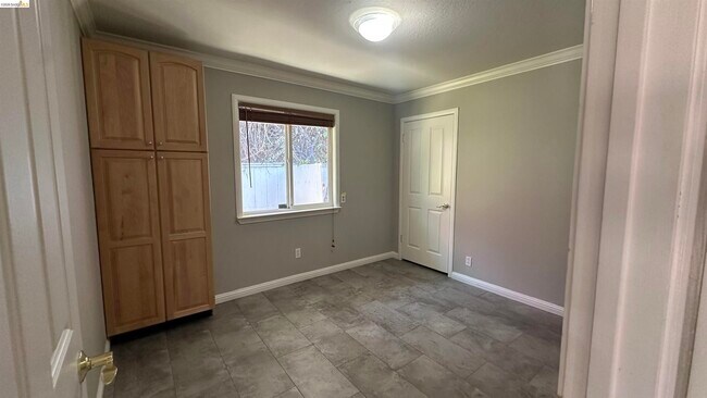 Building Photo - 101 Shady Ln