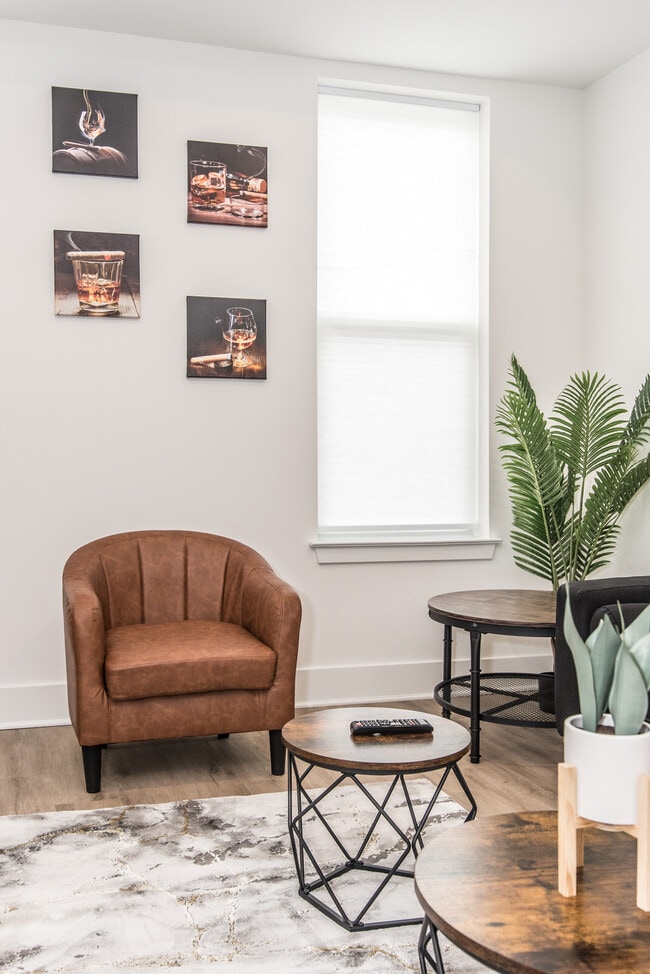 Building Photo - 2435 Master St