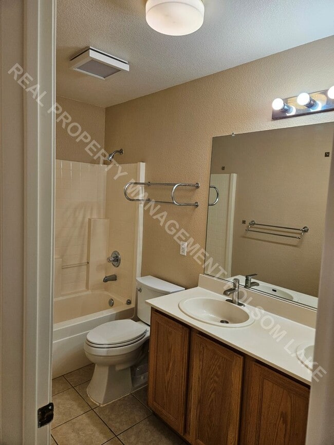 Building Photo - Coming Soon – 3 Bed / 2 Bath Home Near Folsom High School