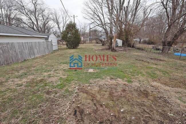 Building Photo - Two Bedroom House