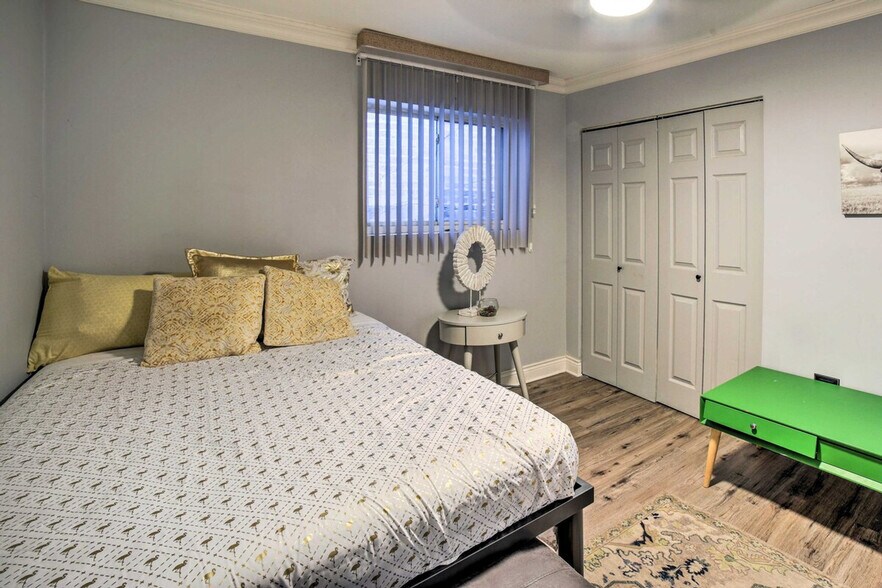 Building Photo - 703 S Central Park Ave