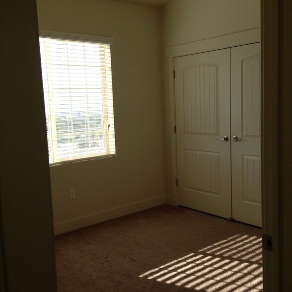 Building Photo - 179 W Springview Dr