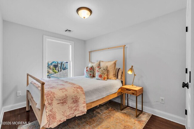 Building Photo - 510 Lareine Ave