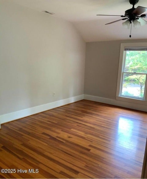 Building Photo - 220 E Vermont Ave