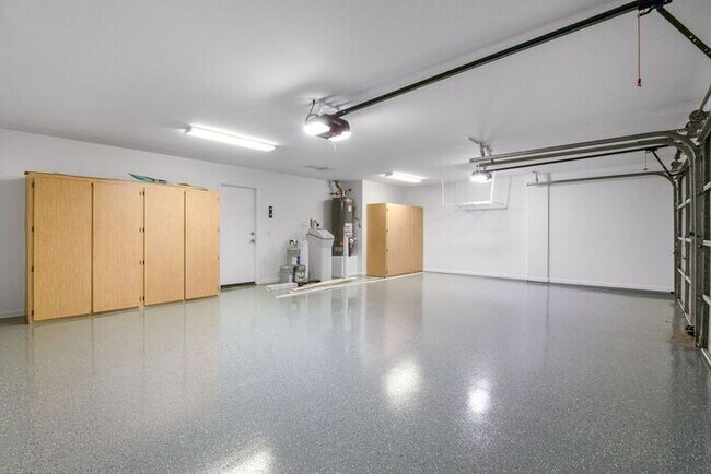 Building Photo - Gorgeous Everything you Need 4Bedroom plus Den Chandler Home!