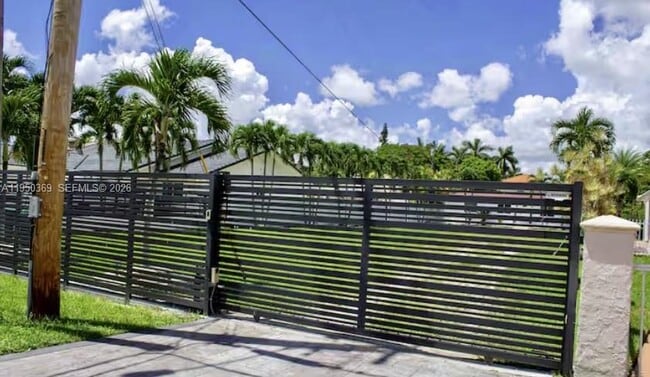 Building Photo - 3000 SW 114th Ave