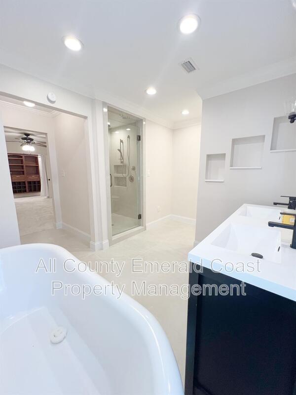 Building Photo - 4104 Indian Bayou N