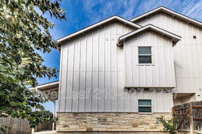 Building Photo - 272 Sapphire Dr