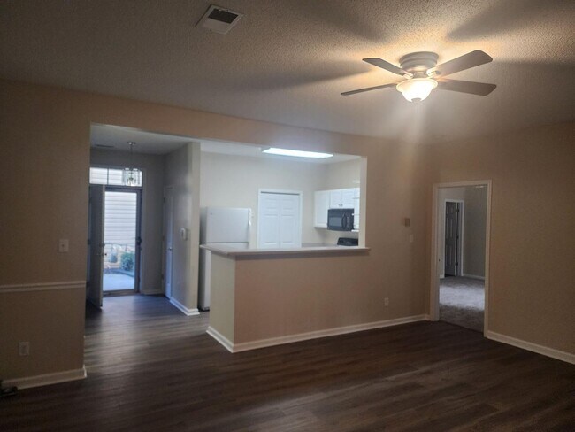 Building Photo - Wexford Condominiums - 3BR/2BA - $1550/Mo