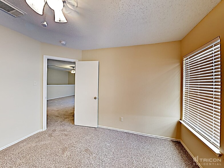 Building Photo - 6007 Ferrysage Dr