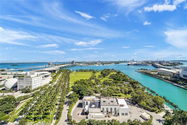 Building Photo - 900 Biscayne Blvd