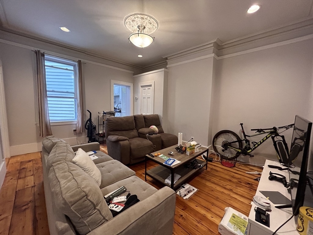 Building Photo - 26 Mystic St