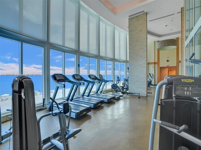 Building Photo - 15901 Collins Ave