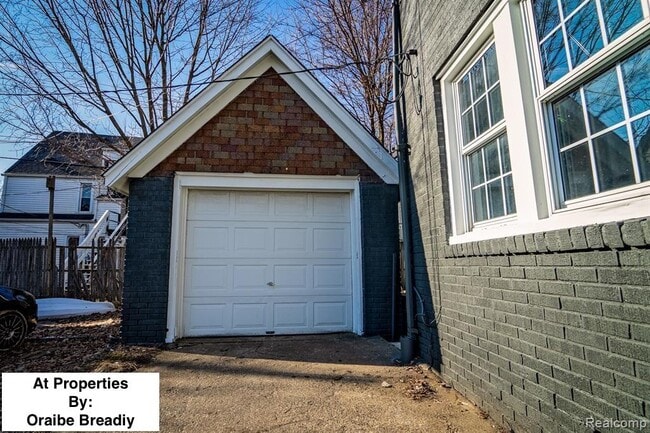 Building Photo - 959 Washtenaw Ave