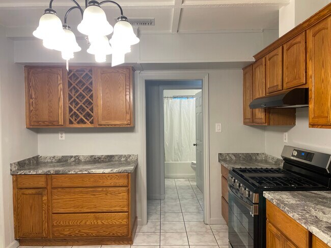 Building Photo - 10642 Coloma St