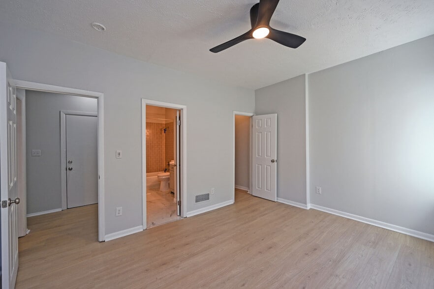 Building Photo - 2228 Kemper Ln