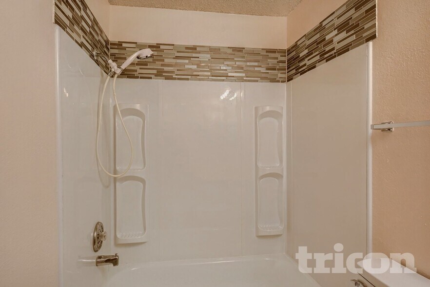 Building Photo - 3416 Tulip Ln