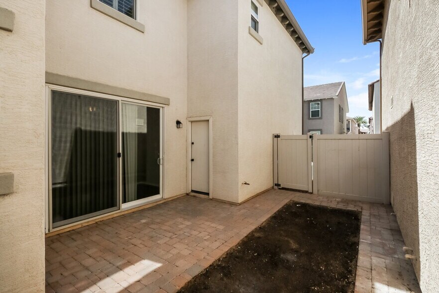 Building Photo - 831 S Henry Ln