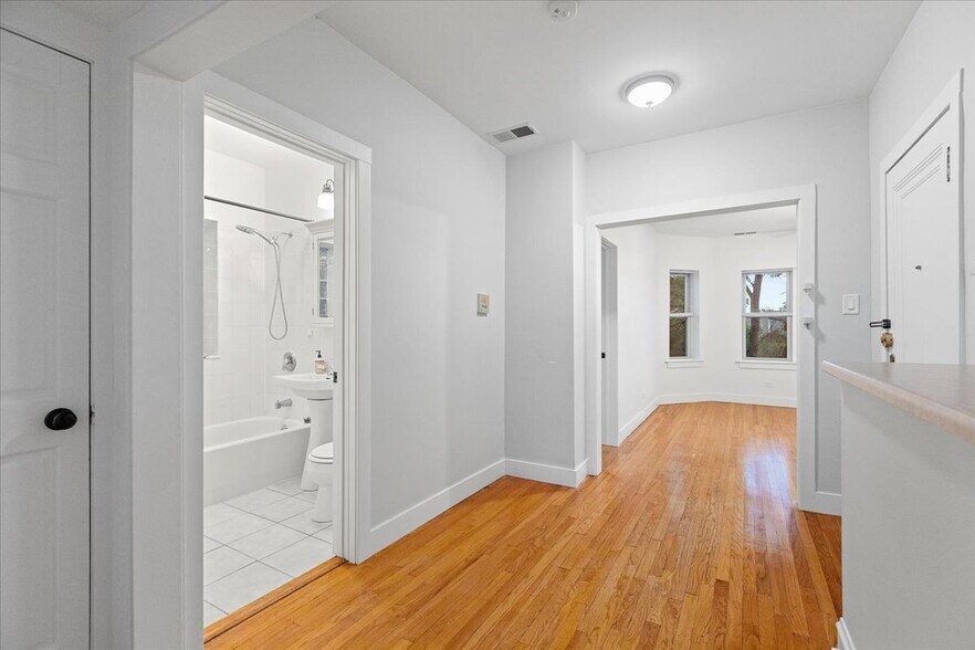 Building Photo - 4055 N Spaulding Ave