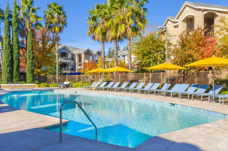 Primary Photo - Broadleaf Apartments