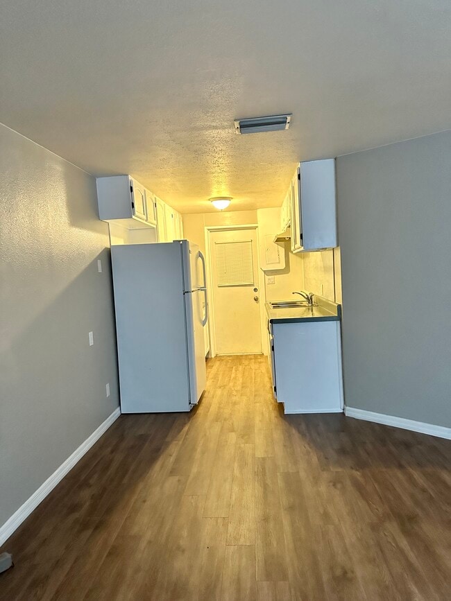 Building Photo - 38421 13th Ave