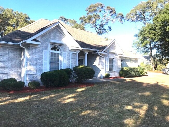 Building Photo - 4 Bedroom, 2.5 Bath, Pet Friendly Home with Fenced Yard & Sunroom! Available Soon!