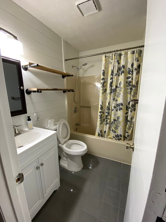 Building Photo - 1188 Glenwood Dr