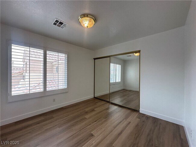 Building Photo - 2424 Shady Vista Dr