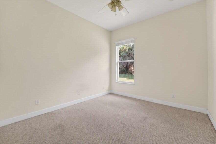 Building Photo - 854 SW Saint Tropez Ct