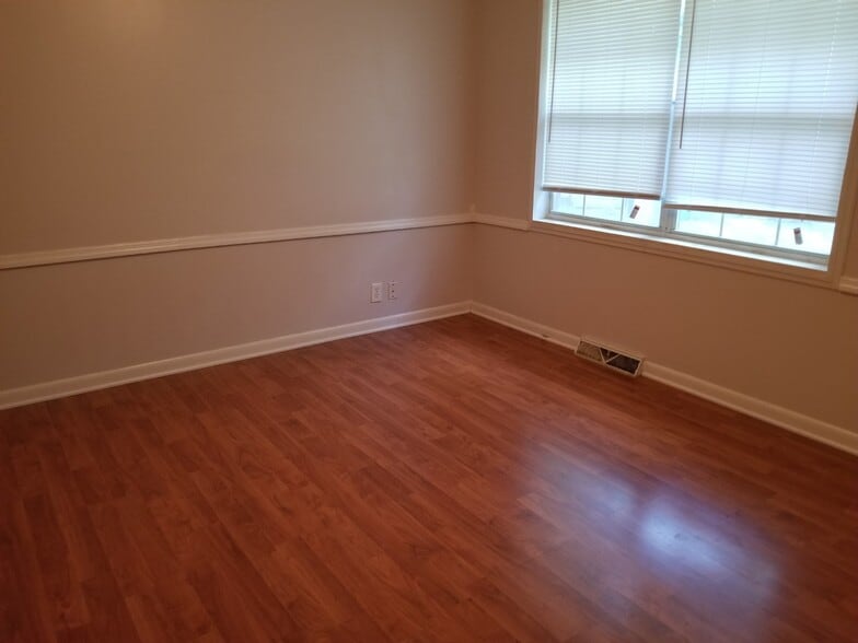 Building Photo - 5515 country dr, apt 36