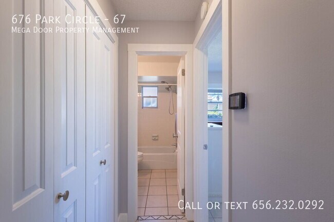 Building Photo - 676 Park Cir