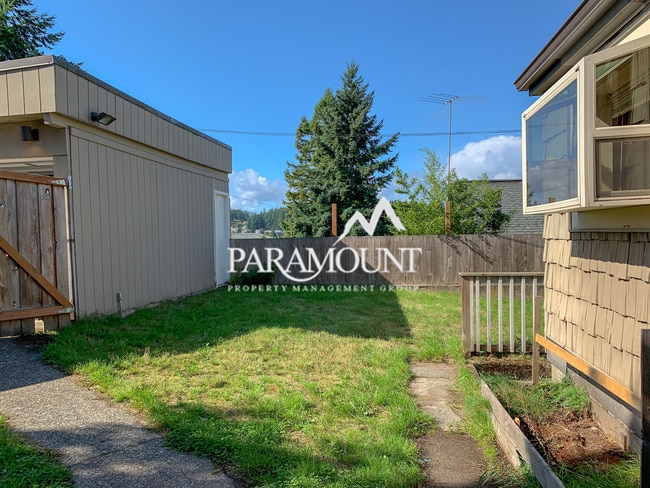 Building Photo - 3 Bedroom with Detached Garage and Office!