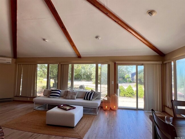 Building Photo - 155 Sound Ave