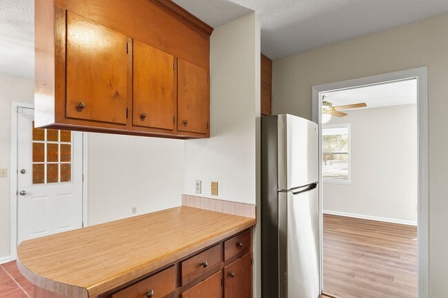 Building Photo - 2BR/1BA Duplex in Coker – Available Now