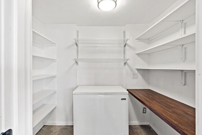 Building Photo - 539 Maple Ave