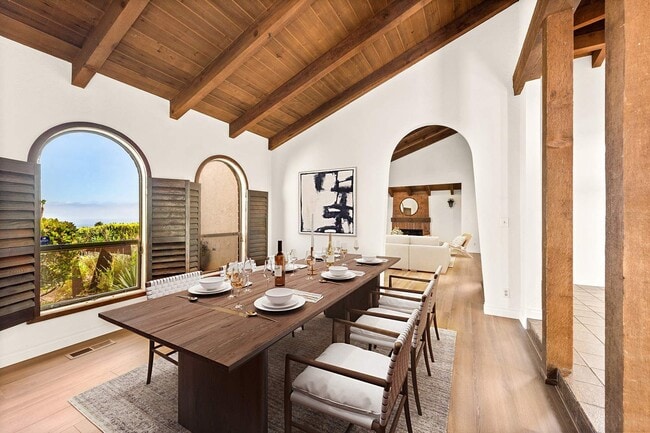 Building Photo - 3636 Malibu Country Dr