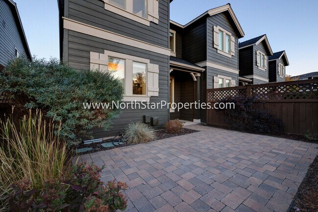 Building Photo - 20916 NE High Desert Ln