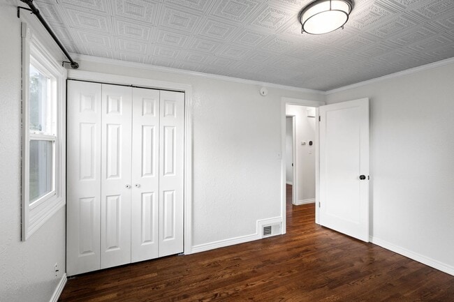 Building Photo - Spacious Five Bedroom Shadle Park Rancher