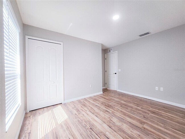 Building Photo - 3519 Kenwood Crossing