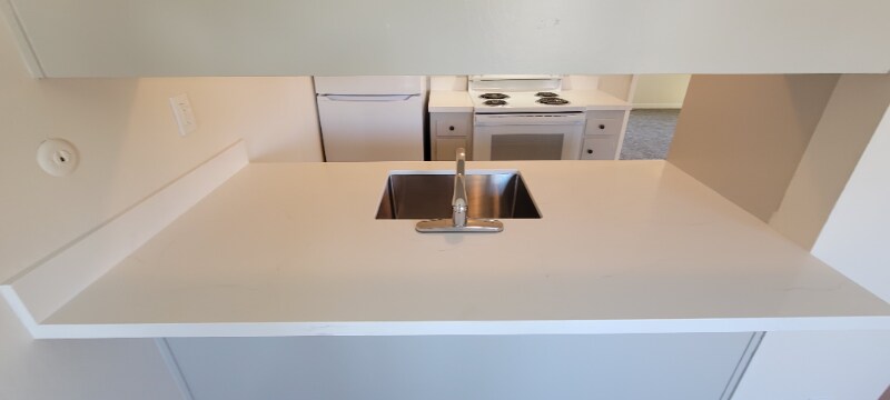 Building Photo - 1830 10th Ave