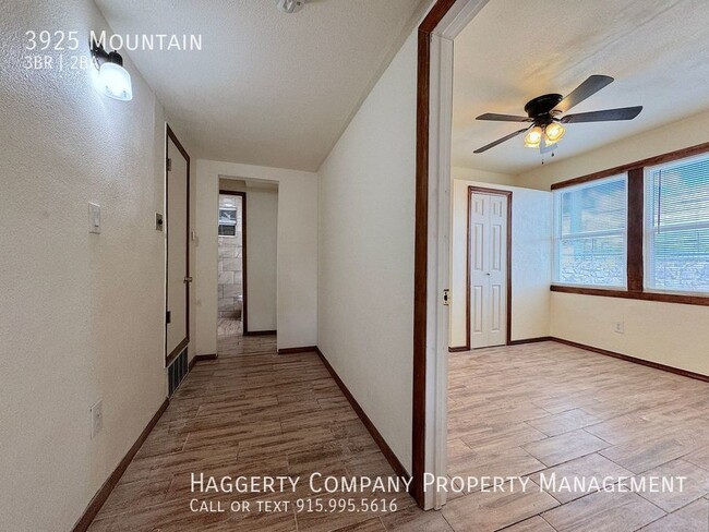 Building Photo - Central El Paso 3 bed with bonus office an...