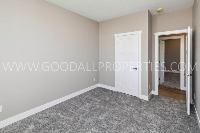 Building Photo - Stunning ranch-style home in Altoona featuring 4 bedrooms and 3 bathrooms, with a finished walk-o...