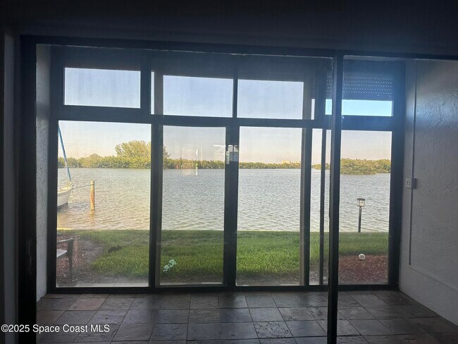 Building Photo - 1605 Minutemen Causeway